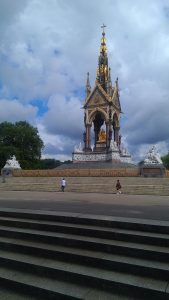 Sitzt rum wie Abraham heißt aber Albert